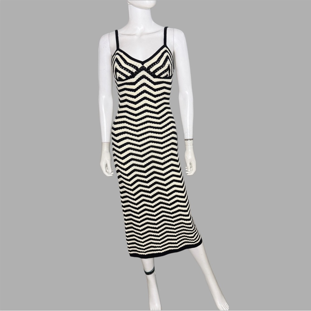Lush Two-Tone Black and Cream‎ Wavy Knit Midi Dress